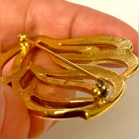 Elegant Gold Leaf Brooch. Stamped Monet - Picture 4 of 4